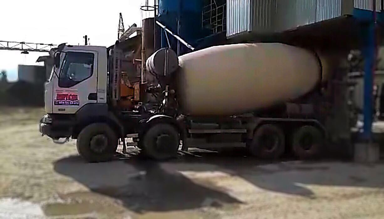 Автобетонозмішувач